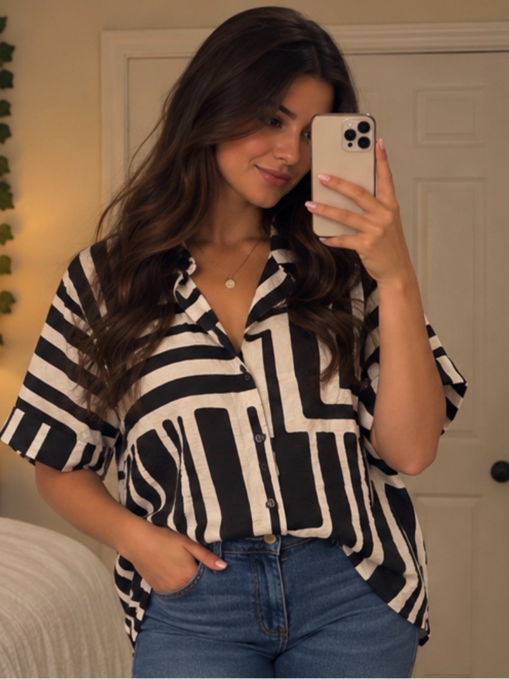H&M Black & White Geometric Short Sleeve Button-Down